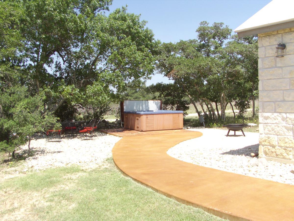 Breezy Hills Cottages - Moonlight Cottage Fredericksburg Extérieur photo
